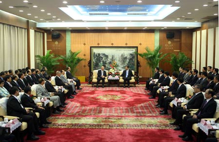  Jia Qinglin (R Back), chairman of the National Committee of the Chinese People's Political Consultative Conference, meets with Chinese Kuomintang Chairman Wu Poh-hsiung (L Back) in Changsha, capital of central-south China's Hunan Province, July 10, 2009. (Xinhua/Liu Weibing)